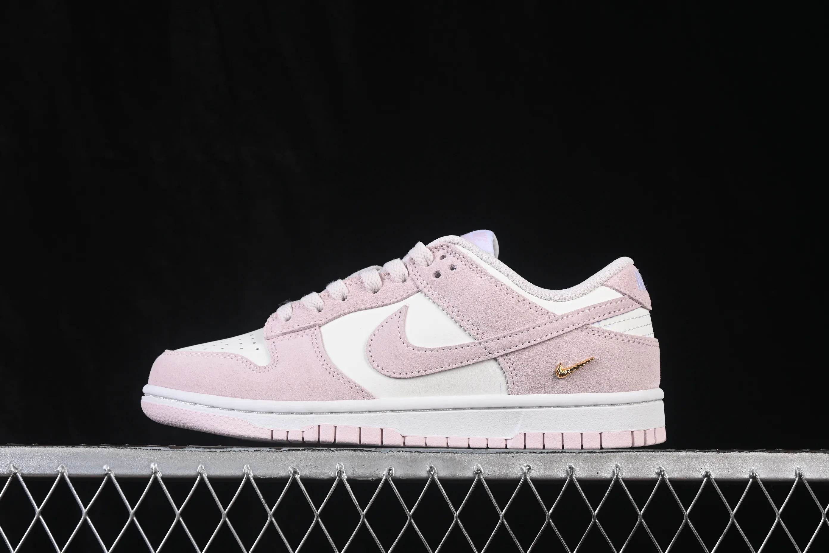 All categories Nk SB Dunk Series Nk SB Dunk Low low-top sneakers Nike SB Dunk Low Year of the Horse Yunyanfen low-top casual sneakers IO4244-100